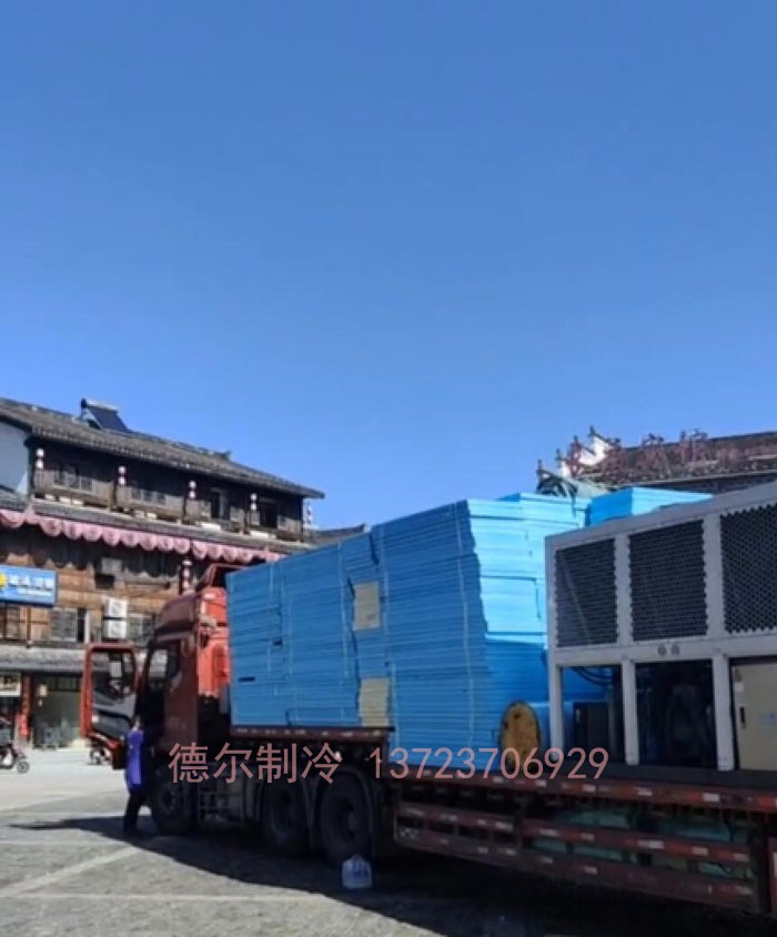 冰場主機和工程材料發運到現場